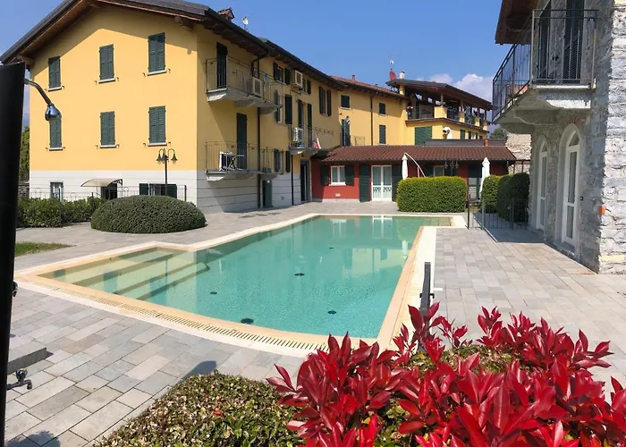 Апартаменты Pool Near Free Parking