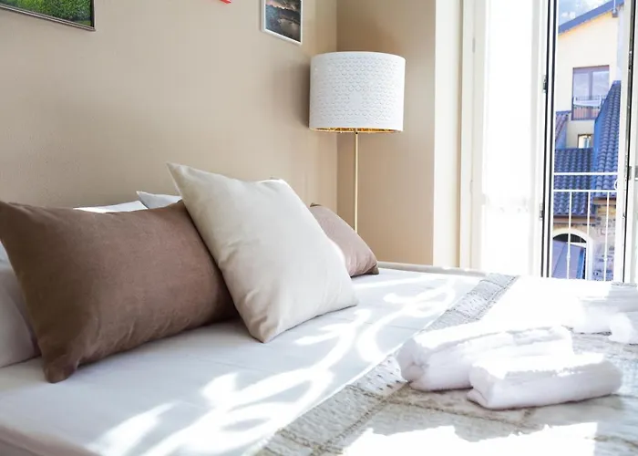 Pool Near Free Parking Белладжо